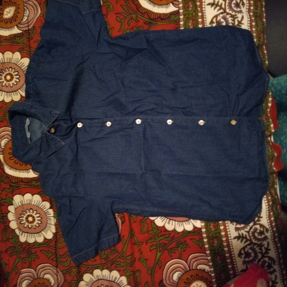 Jean style shirt 🔥3 for 10🔥 - Picture 5 of 5
